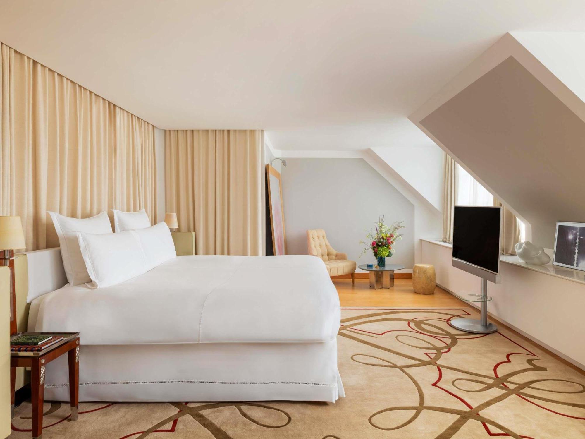 Hotel Le Royal Monceau Raffles